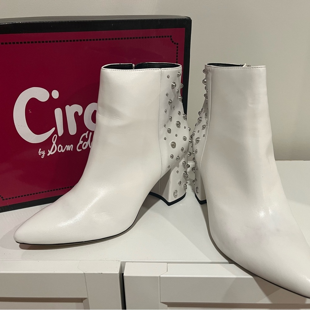 Hannah White Ankle Boots with Block Heel